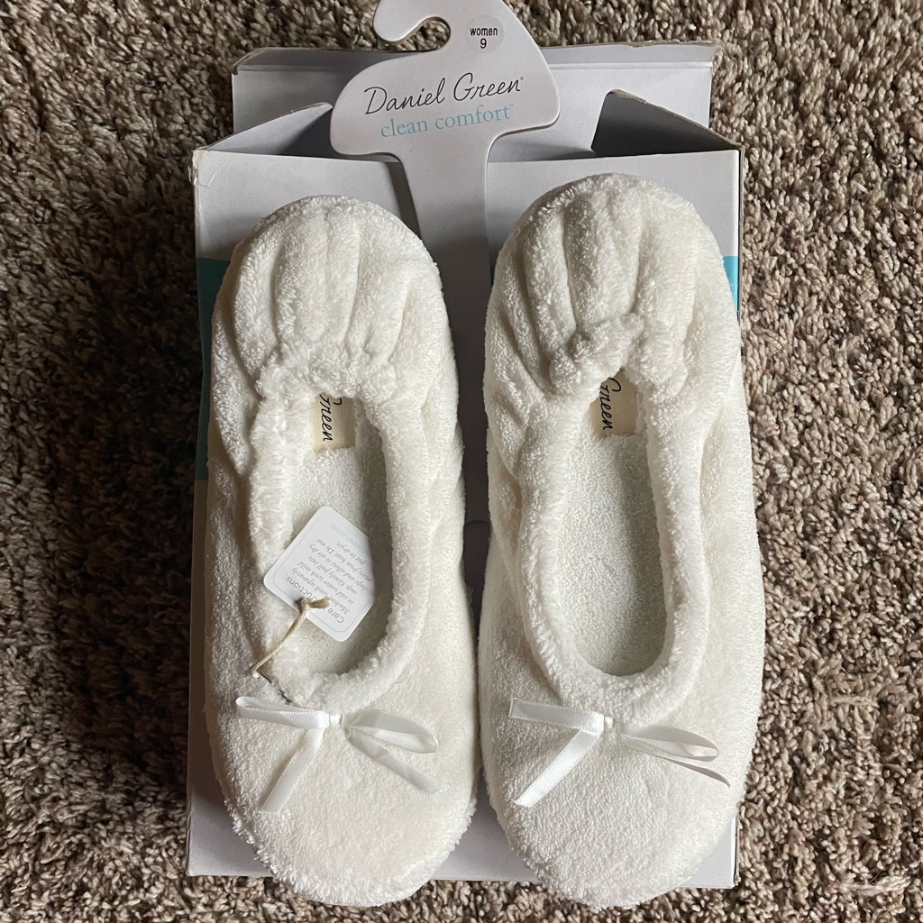 Daniel Green Clean Comfort Ladies Size 9 Ultra Plush Machine Washable Slippers